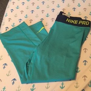 Nike Pro Crop Leggings
